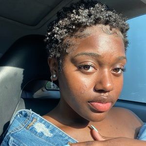 Meet your Posher, Damionna